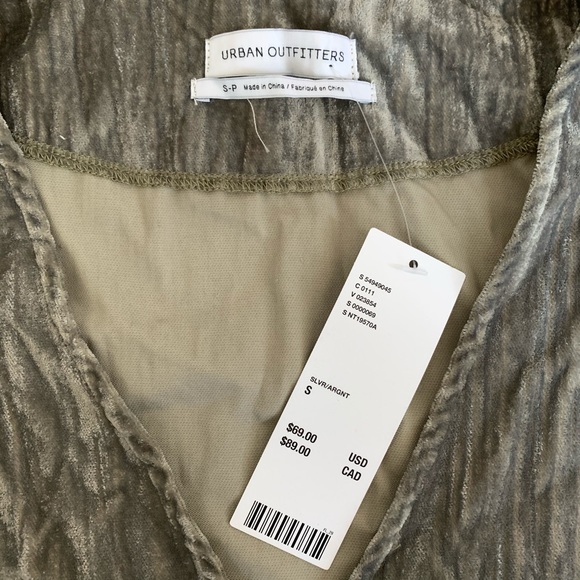 NWT Urban Outfitters Crushed Velvet Green Top sz S - Picture 2 of 7